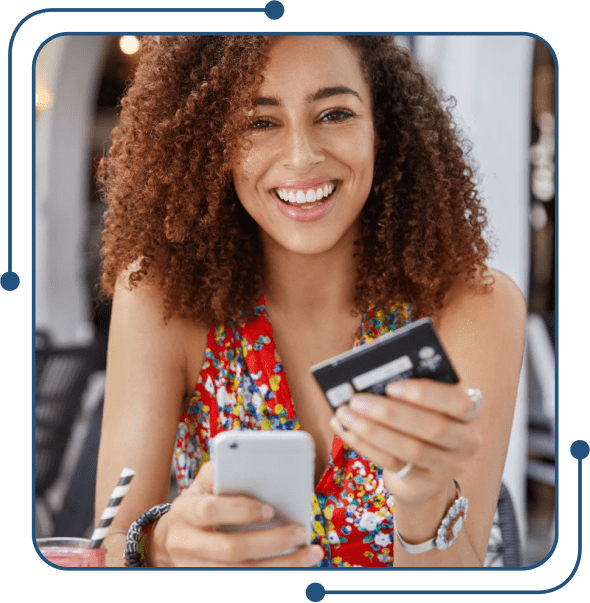 Captura de mujer con tarjeta de empresa idiomas en TramitApp