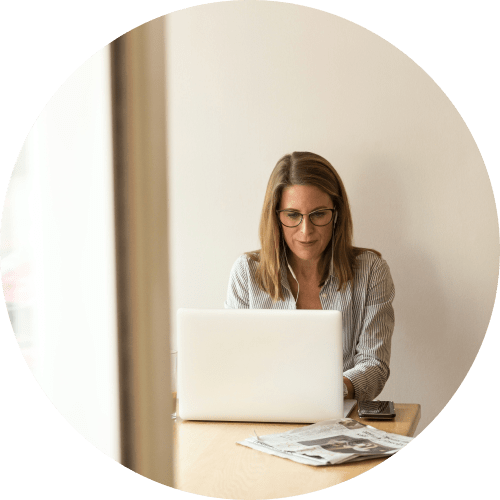 linkedin-sales-solutions-wS73LE0GnKs-unsplash (1)